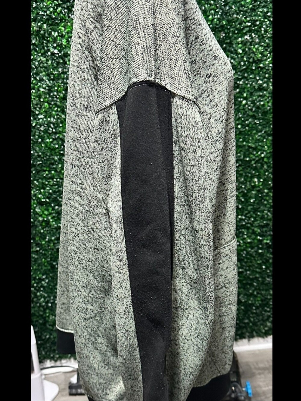 Rocawear Quarter-zip Sweatshirt - Picture 3 of 5